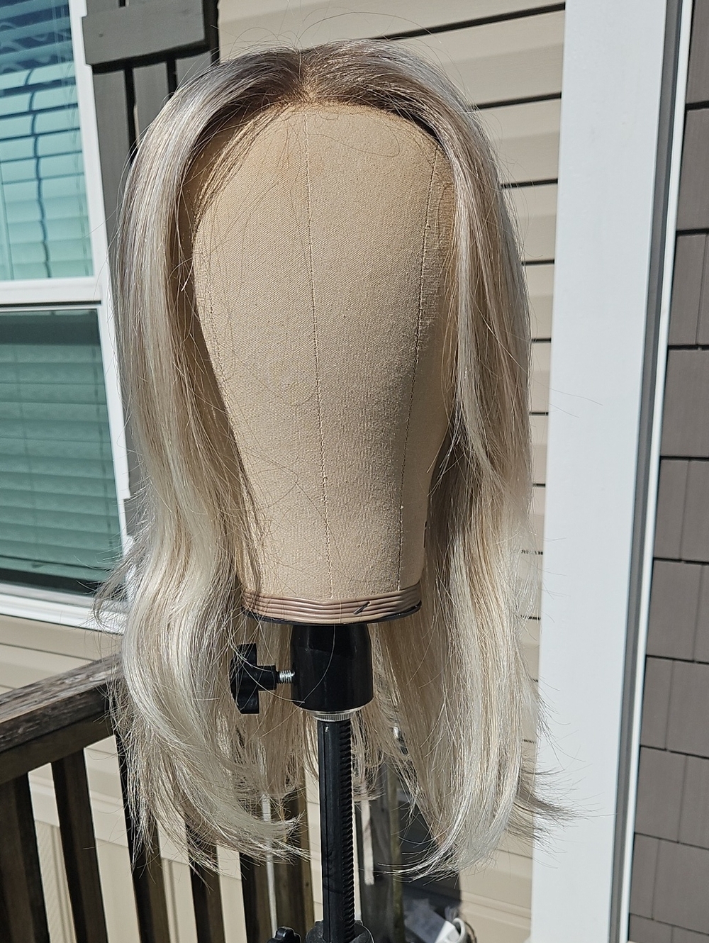 Jon Renau Top Smart 18in Palm Springs Blonde